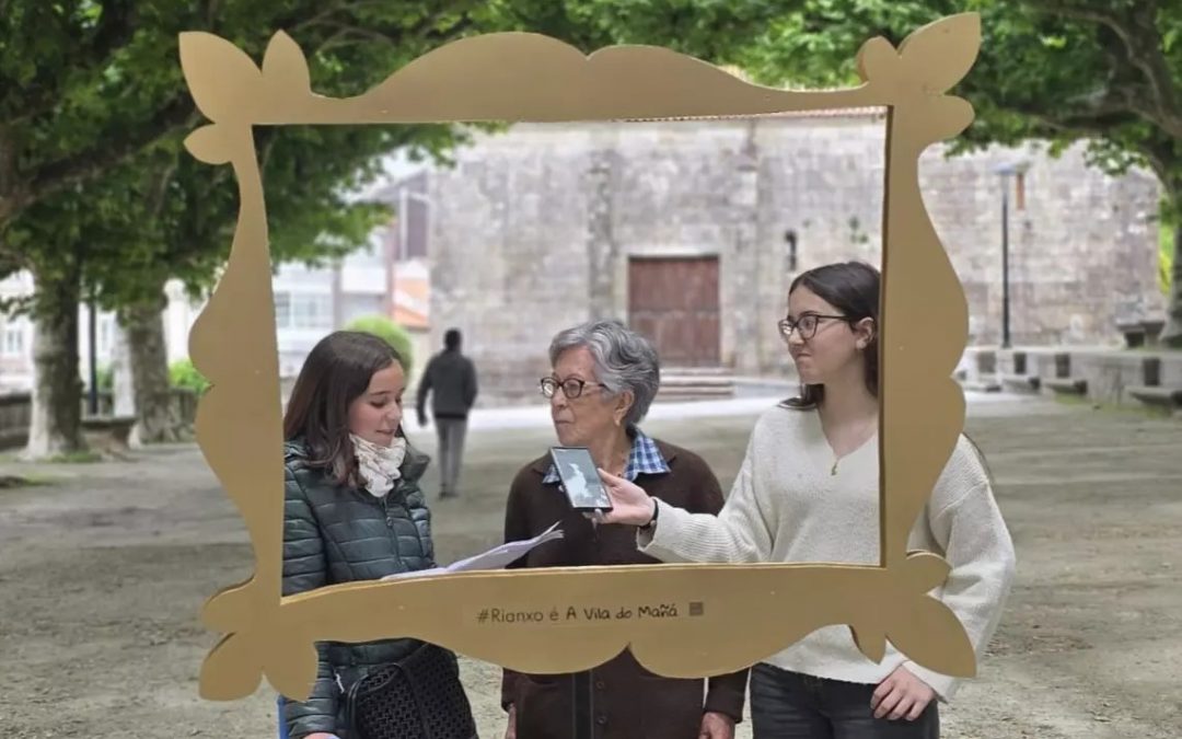 Students from the IES Félix Muriel frame iconic places as part of the “A Vila do Mañá” project.
